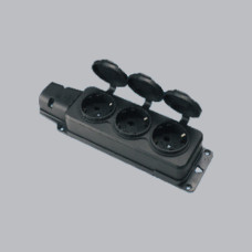 Розетка 3-на із з/к та кришкою каучук, IP54, AWM